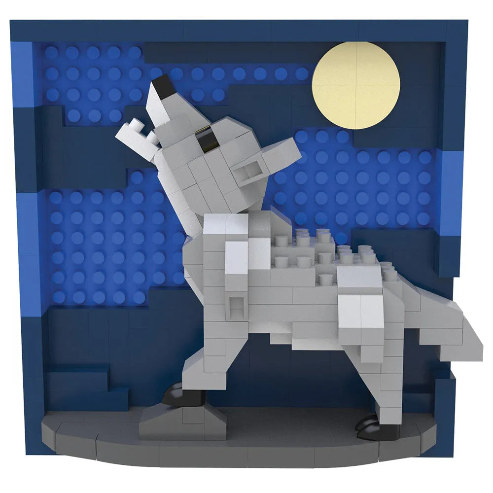A small block-built wolf sculpture in light gray stands in front of a blue stud-pattern backdrop with a pale yellow moon and dark blue night sky, mounted on a gray base.