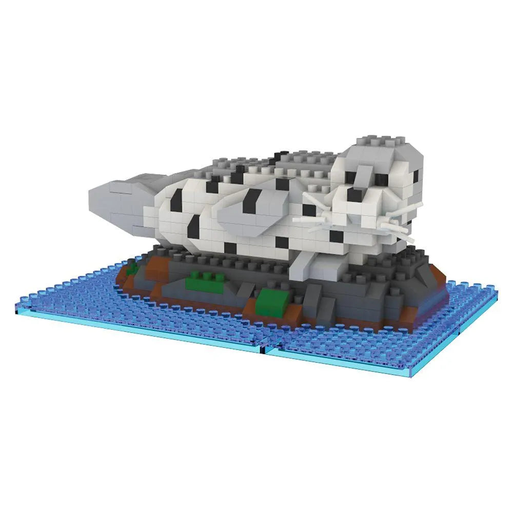 Mini building block set shaped like a harbor seal on a blue baseplate with a white background.