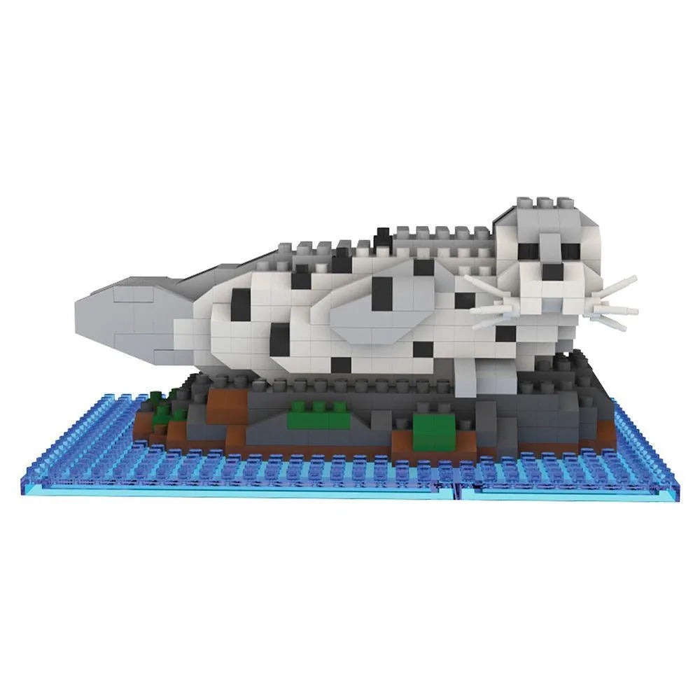 Mini building block set shaped like a harbor seal on a blue baseplate with a white background.