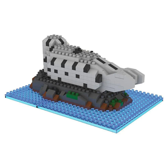 Mini building block set shaped like a harbor seal on a blue baseplate with a white background.
