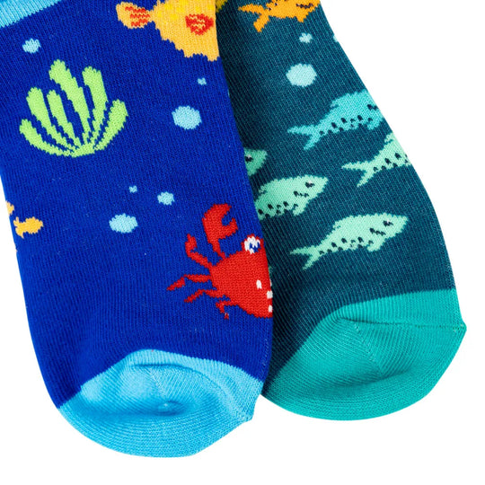 A pair of colorful children&
